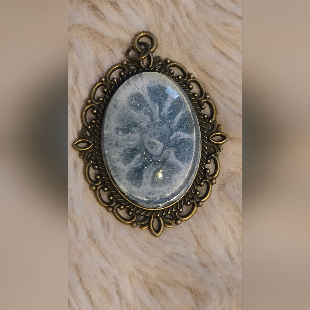 Elegant Blue and Bronze Pendant For Necklace